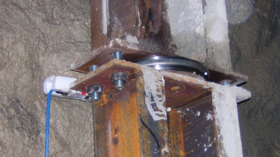 Electro-hydraulic Load Cells for Steel Linings and Struts — image 4