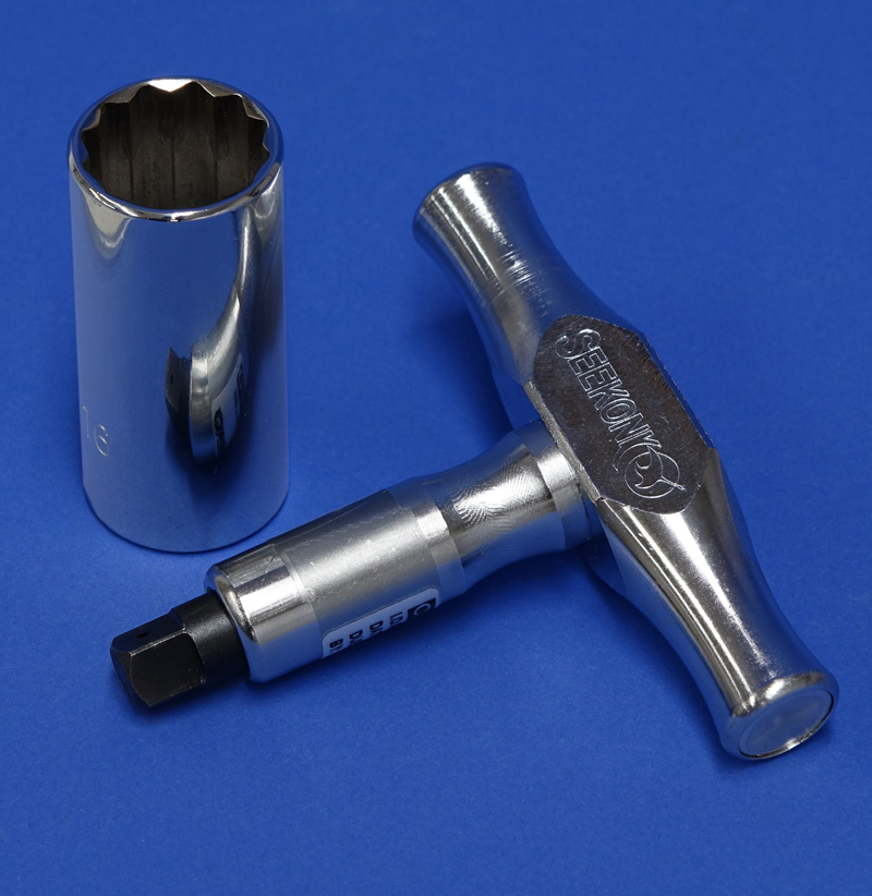 Torque Wrench And Socket thumbnail 2